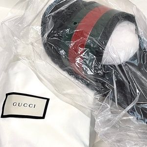 100% AUTHENTIC MEN'S GUCCI SLIDES IN BOX (LIKE NEW)!!!!